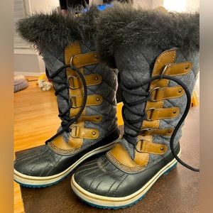 Sorel winter boots size 6